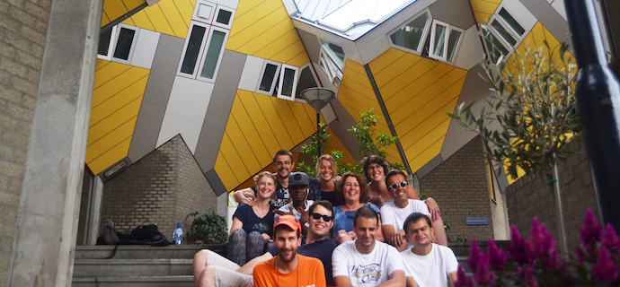 Du 23 au 25 juillet, nous avons emmené un groupe de jeunes âgés de 19 à 25 ans pour quelques jours à Rotterdam, aux Pays-Bas. Parmi les jeunes, 4 sont déficients visuels. Une très belle expérience dont les mots d'ordre furent : autonomie, sport et fun !