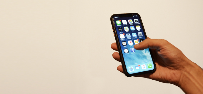 Les ateliers "applications et outils pratiques au quotidien" s'adressent à des personnes déficientes visuelles qui ont déjà une bonne connaissance de base de l'iPhone. Durant ces ateliers, notre formateur en nouvelles technologies présentera des outils et des applications spécifiques qui permettent de tirer le meilleur parti de l'iPhone en allant directement à l'essentiel.