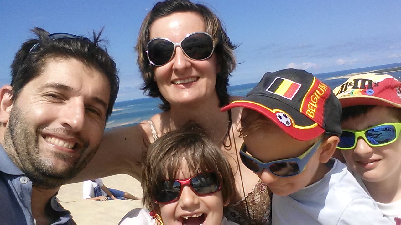 Photo : Alain, Barbara et leurs 3 enfants à la mer