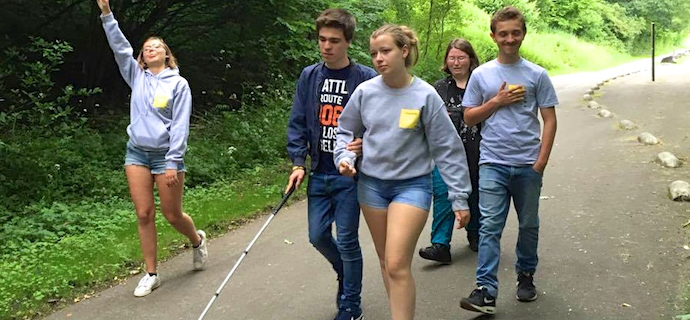 Photo : 5 jeunes lors d'une balade organisée pendant le week-end 2016