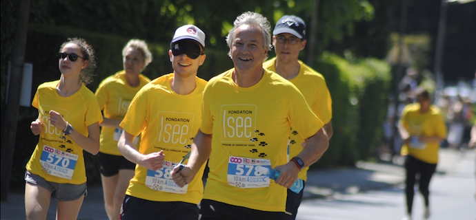 Face à la demande croissante tant de candidats guides voyants que de personnes déficientes visuelles, nous avons eu envie de mettre en place cette nouvelle activité sportive qui s'inscrit parfaitement dans notre ligne de conduite : mixité, accessibilité, nouvelles technologies, estime de soi.